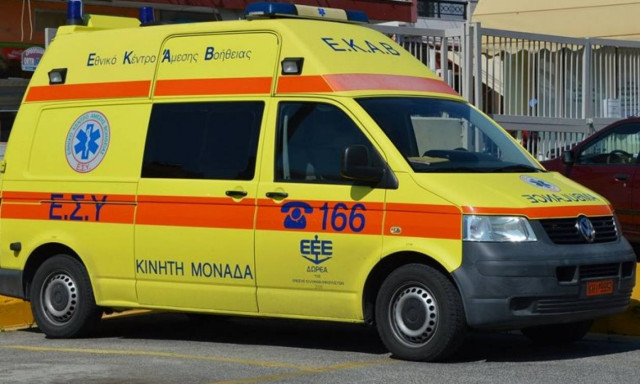 Απίστευτο ατύχημα στα Τρίκαλα: Τον παρέσυρε το ίδιο του το αμάξι