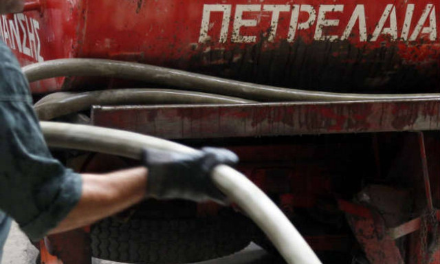 Πετρέλαιο θέρμανσης-Καύσιμα: Στα «ύψη» οι τιμές τους- Δεν αγοράζουν τα νοικοκυριά