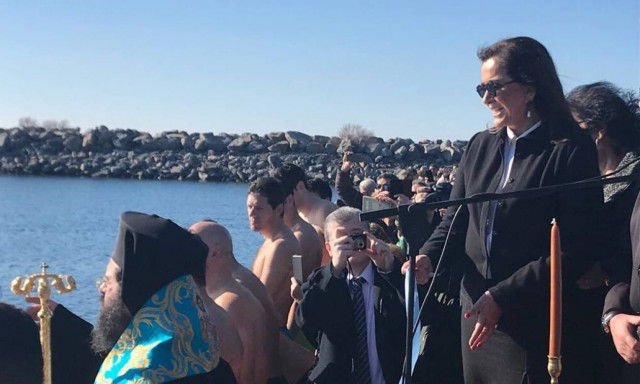 Απίστευτη γκάφα της Ντόρας για τα Θεοφάνεια - Χαμός στο Twitter - Δείτε τι έγραψε!