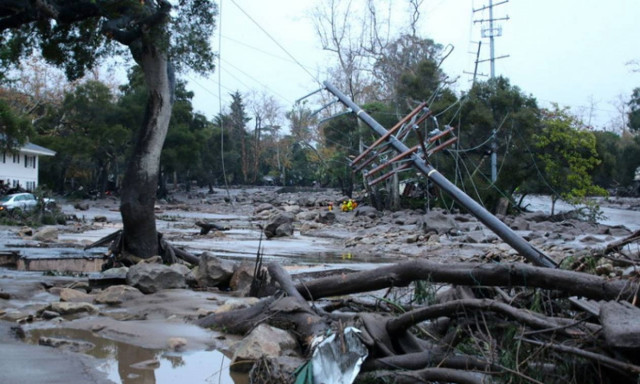 ΗΠΑ: Τουλάχιστον οκτώ νεκροί σε κατολισθήσεις λάσπης στην Καλιφόρνια (pics+vids)