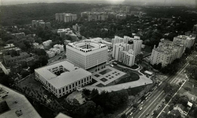 «Λάδι στη φωτιά» ρίχνει η Ουάσιγκτον: Μετονομάζει την πλατεία στην οποία βρίσκεται η ρωσική πρεσβεία