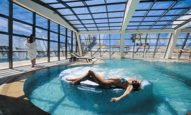 Θαλασσοθεραπεία και ιαματικές πηγές προτεραιότητα στην εθνική τουριστική πολιτική