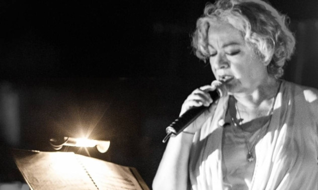 Η Τάνια Τσανακλίδου στο Σταυρό του Νότου