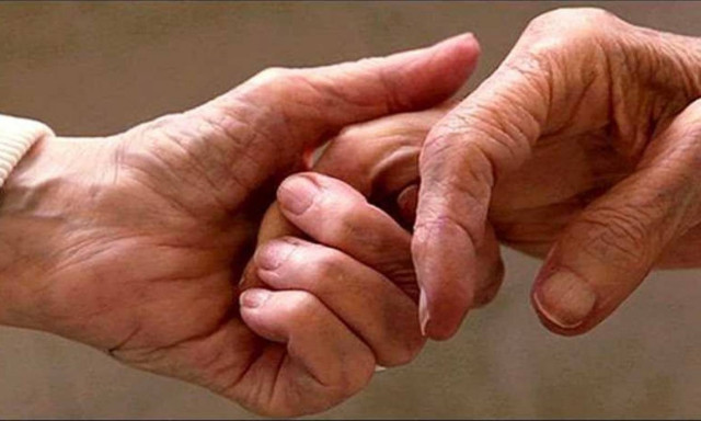 Έζησαν μαζί 67 χρόνια - Πέθαναν την ίδια μέρα με διαφορά 90 λεπτών