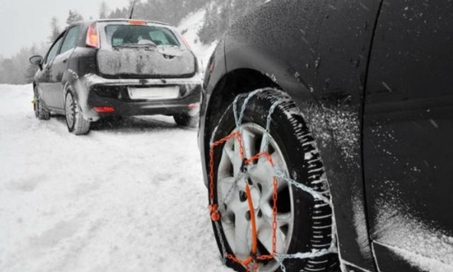 Καιρός ΤΩΡΑ: Αγριεμένος «Θησέας» σαρώνει τη χώρα – Ποιοι δρόμοι είναι κλειστοί