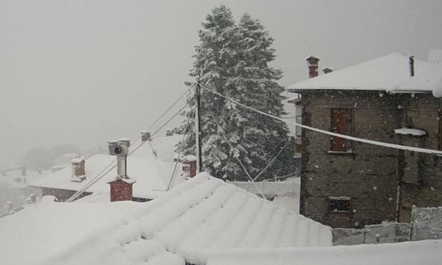 Έκτακτο δελτίο καιρού: Χιόνια και στην Αττική φέρνει ο «Θησέας» - Πού θα χτυπήσουν έντονα φαινόμενα