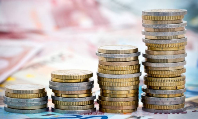 Bloomberg: Ο τουρισμός θα συνεχίσει να τονώνει την ελληνική οικονομία