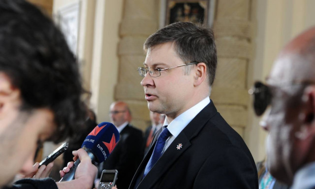 Ντομπρόβσκις: Υποσχέσεις για στήριξη στα κράτη - μέλη της ΕΕ από το Ευρωπαϊκό Νομισματικό Ταμείο