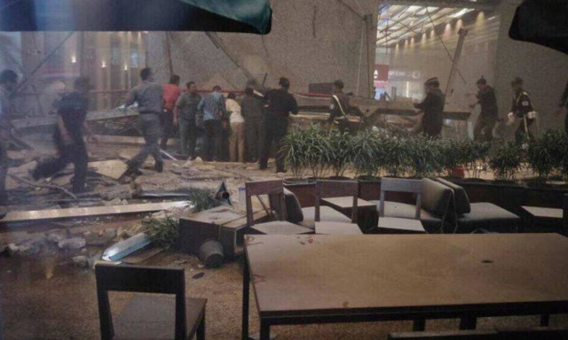 Πανικός στην Ινδονησία: Κατέρρευσε όροφος στο χρηματιστήριο - Πολλοί οι τραυματίες