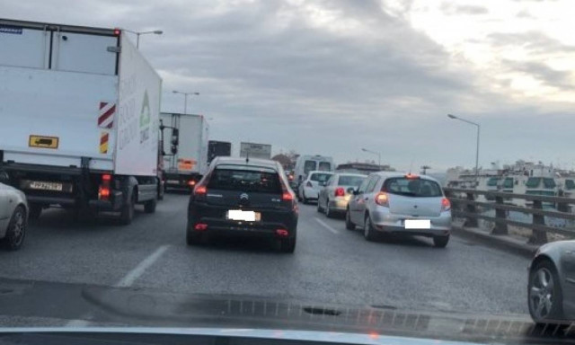 ΤΩΡΑ: Εφιάλτης στον Κηφισό – Μποτιλιάρισμα χιλιομέτρων