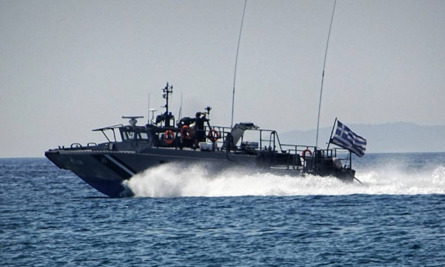 Ψαρά: Αποκολλήθηκε το δεξαμενόπλοιο που είχε προσαράξει στο λιμάνι