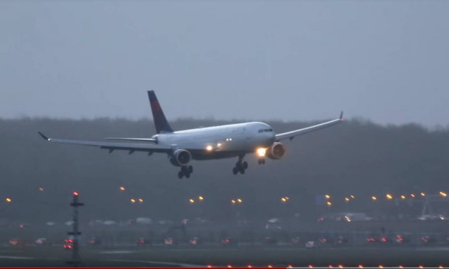 Σφοδροί άνεμοι σαρώνουν την Ολλανδία: Ακυρώθηκαν όλες οι πτήσεις στο Άμστερνταμ - Δείτε βίντεο