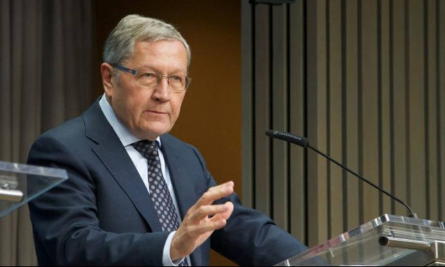 Ρέγκλινγκ: Ευνοϊκές οι εξελίξεις στην Ελλάδα – Συνέχιση της επιτήρησης και μετά το Μνημόνιο