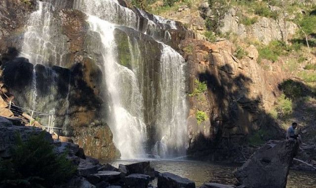 Ανατριχιαστικό: Κινηματογράφησε το θάνατο ενός άνδρα ενώ κολυμπούσε αμέριμνη