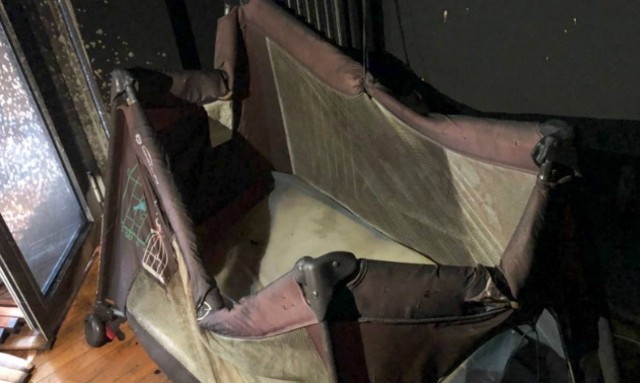 Εικόνες - ΣΟΚ μέσα από το φλεγόμενο διαμέρισμα με το αβοήθητο βρέφος