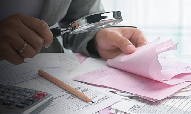 «Λαβράκια» φοροδιαφυγής από έλεγχο της ΑΑΔΕ: Ανεπάγγελτος με καταθέσεις 800.000 ευρώ