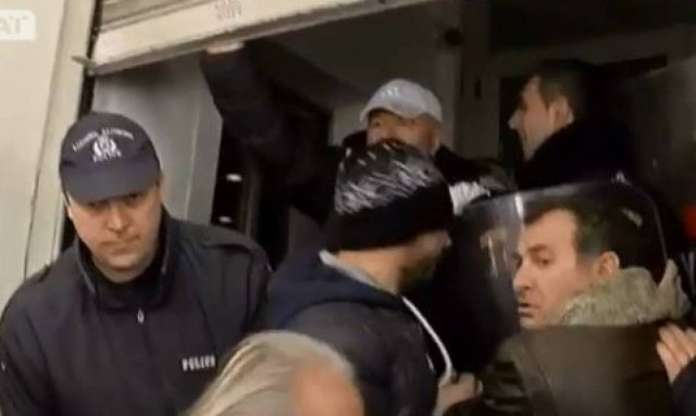 Ένταση έξω από το υπουργείο Υγείας