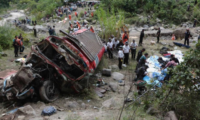 Τραγωδία στη Γουατεμάλα: Τουλάχιστον οκτώ νεκροί και 15 τραυματίες από πτώση λεωφορείου σε ρεματιά