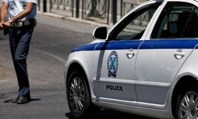 ΤΩΡΑ: Επίθεση στα γραφεία εκδοτικού οίκου και σε διπλωματικό όχημα στο Κολωνάκι