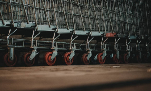 «Μονομαχίες» και άγριο ξύλο στα ράφια των σούπερ μάρκετ για πασίγνωστη σοκολατένια λιχουδιά (vids)