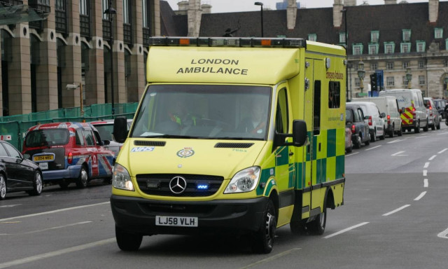 Λονδίνο: Αυτοκίνητο έπεσε πάνω σε στάση λεωφορείου - Νεκρά τρία παιδιά