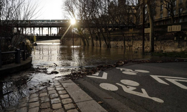 Παρίσι: Σε επιφυλακή για τον κίνδυνο πλημμύρας - Ανέβηκε κι άλλο η στάθμη του Σηκουάνα