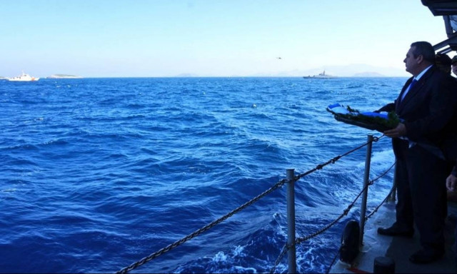 Ίμια: Ο Καμμένος καταθέτει στεφάνι για τους νεκρούς ήρωες και οι Τούρκοι προκαλούν