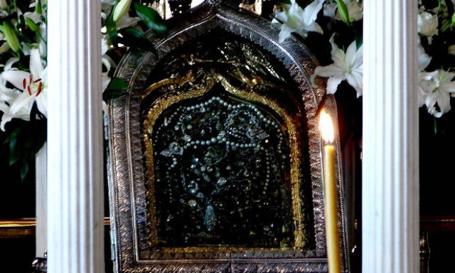 Σαν σήμερα το 1823 βρέθηκε η θαυματουργή εικόνα της Παναγίας της Τήνου