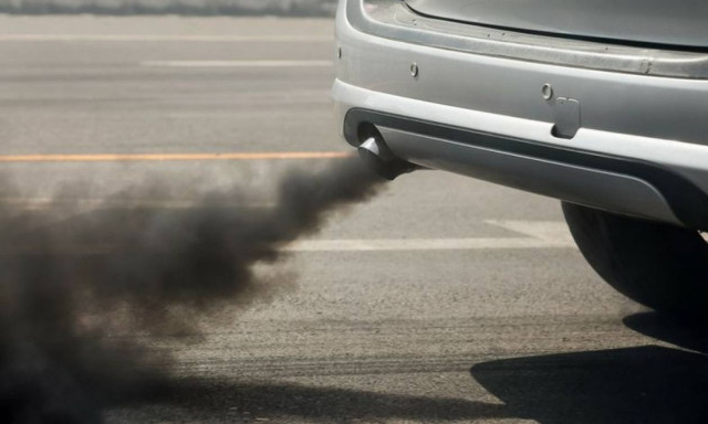 Σάλος στη Γερμανία από πειράματα σε ανθρώπους και πιθήκους με καυσαέρια αυτοκινήτων!