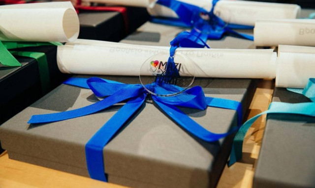 Η Ένωση «Μαζί για το Παιδί» βράβευσε την Πανελλήνια Ένωση Φαρμακοβιομηχανίας