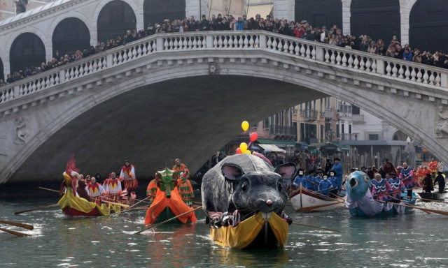 Ξεκίνησε το φαντασμαγορικό καρναβάλι της Βενετίας - Εντυπωσιακές εικόνες! (vid)