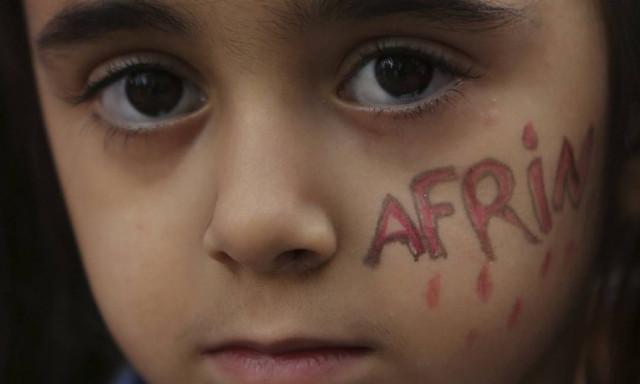 «Λουτρό αίματος» στην Αφρίν: Εκατοντάδες άμαχοι νεκροί από τις επιθέσεις των Τούρκων