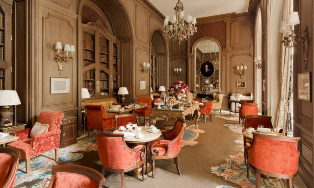 Γαλλία: Το ξενοδοχείο Ritz βγάζει στο «σφυρί» 3.500 παλιά έπιπλα
