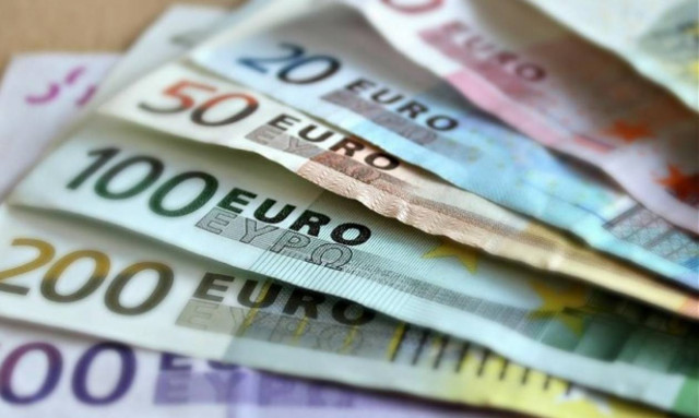 Χρέη στην Εφορία: Πώς να ρυθμίσετε τις οφειλές  για να γλιτώσετε την κατάσχεση