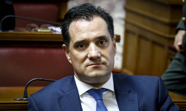 Πάτρα: Κουκουλοφόροι επιτέθηκαν στο ξενοδοχείο όπου θα μιλούσε ο Άδωνις Γεωργιάδης