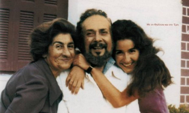 Συλλαλητήριο Αθήνα: Έξαλλη η κόρη του Ρίτσου για το άκουσμα της «Ρωμιοσύνης» στο Σύνταγμα