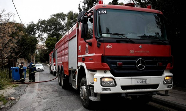 Αμαλιάδα: Έπεσε σε φωταγωγό αλλά σώθηκε - Δείτε πώς