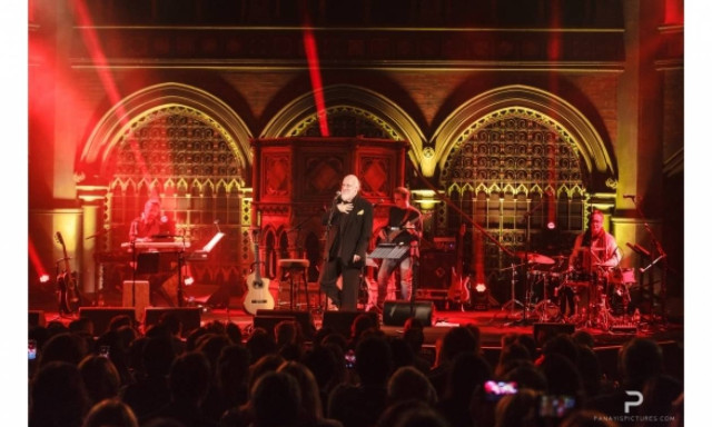 Θρίαμβος για τον Διονύση Σαββόπουλο στο «Unionchapel» του Λονδίνου