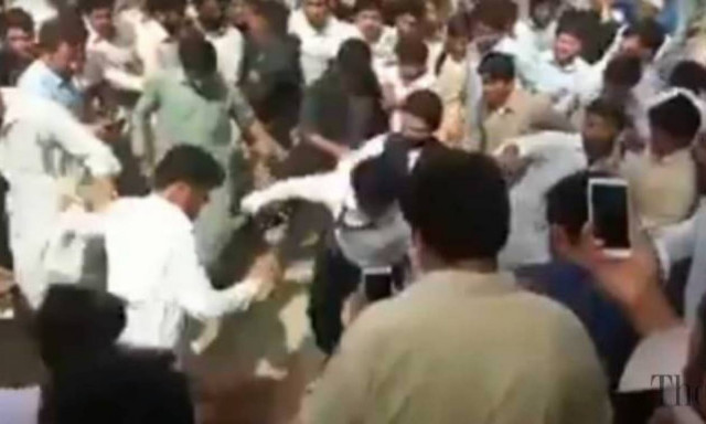 Ανθρώπινα κτήνη: Λίντσαραν μέχρι θανάτου φοιτητή Θεολογίας για βλασφημία (ΠΡΟΣΟΧΗ! ΣΚΛΗΡΕΣ ΕΙΚΟΝΕΣ)