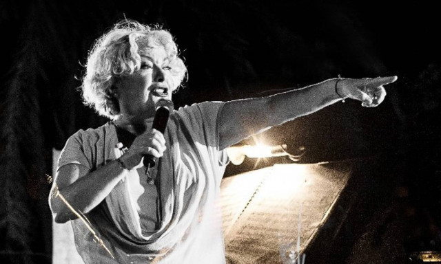 Η Τάνια Τσανακλίδου συνεχίζει της εμφανίσεις της και τον Μάρτιο στο Σταυρό του Νότου