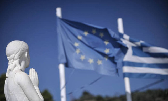 Greece returns to capital markets with seven-year bond