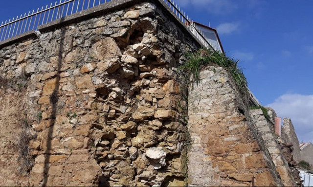 Μεσολογγίτες καταγγέλλουν: «Παγίδα» θανάτου στο προαύλιο σχολείου (pics)