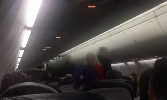 Πανικός σε πτήση από... γυμνό επιβάτη!