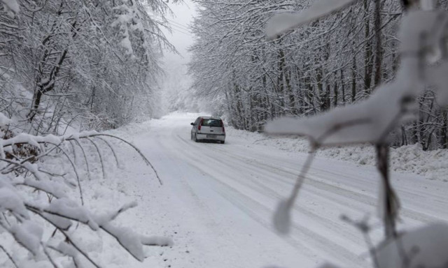 Καιρός: Στα… λευκά η μισή Ελλάδα – Άνοιξαν οι ουρανοί στην υπόλοιπη