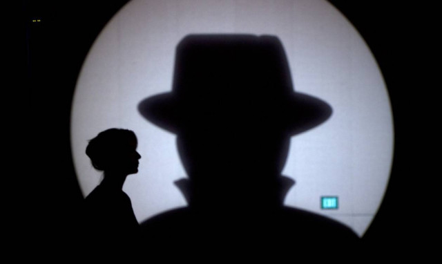 Στο φως σκοτεινά παιχνίδια κατασκοπείας και κυβερνοπολέμου στις ΗΠΑ: Τι αποκάλυψε ο Ρώσος κατάσκοπος