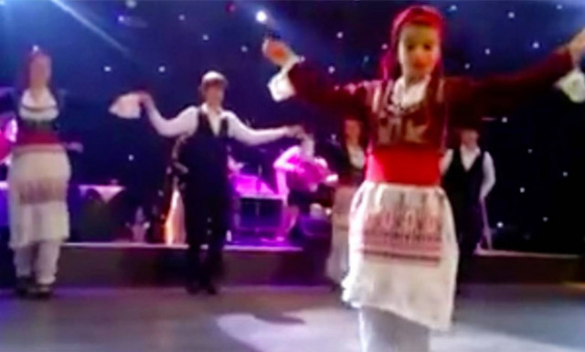 Πιο όμορφο Μαλεβιζιώτη από Κρητικοπούλα δεν έχετε ξαναδεί! (video)