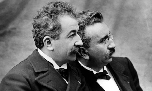 Σαν σήμερα το 1894 οι αδελφοί Λιμιέρ εφευρίσκουν τον κινηματογράφο