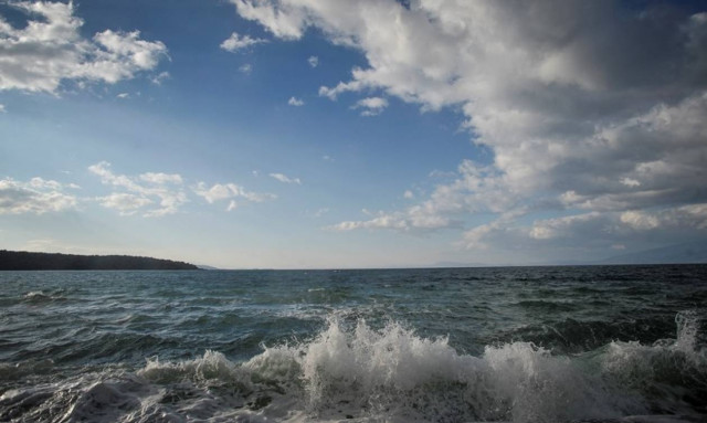 Πούλησαν τα πάντα για να ταξιδέψουν με δικό τους ιστιοφόρο αλλά βούλιαξε 2 μέρες μετά! (vid)