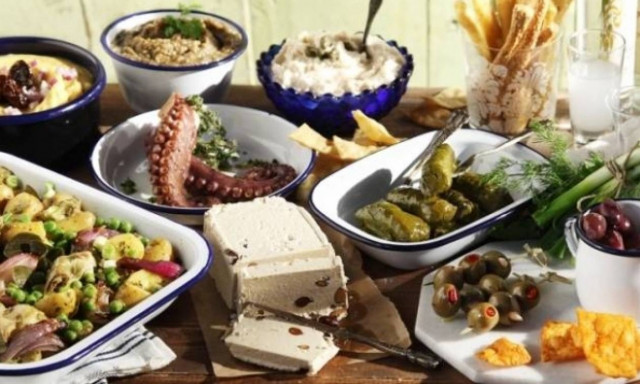 Καθαρά Δευτέρα: Πόσο θα κοστίσει φέτος το σαρακοστιανό τραπέζι