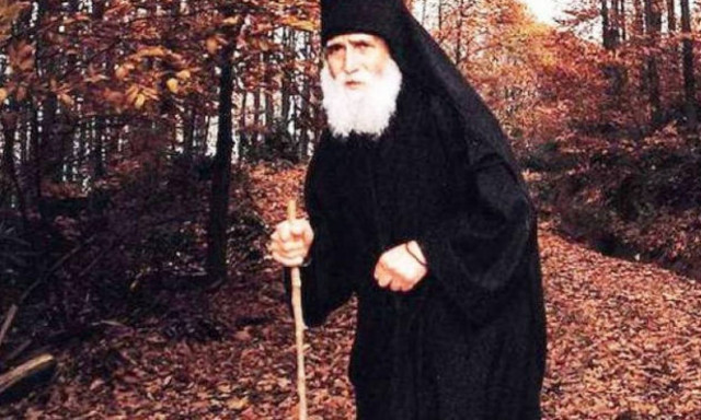 Ρίγη συγκίνησης! Δείτε τι συνέβη πριν από λίγες ήμερες στον τάφο του Αγίου Παϊσίου